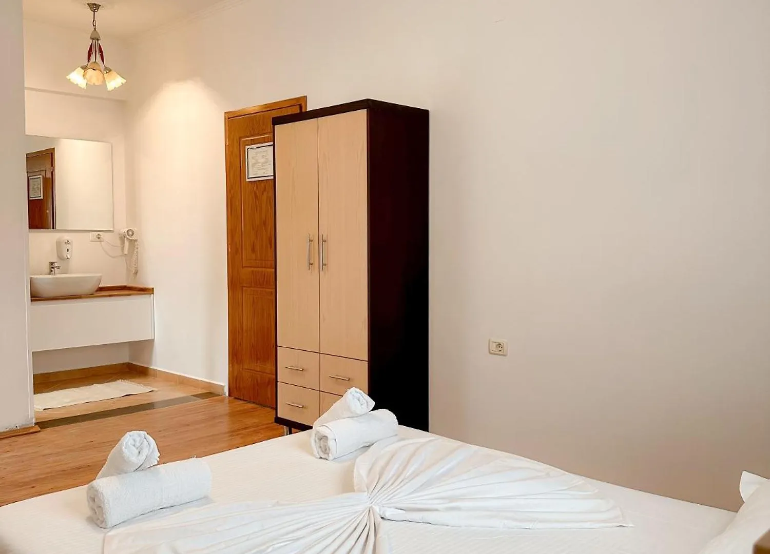 Family Hotel Ksamil Arnavutluk